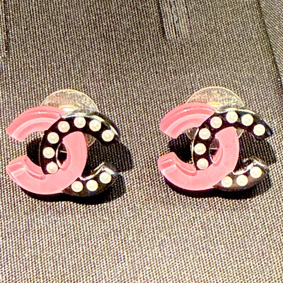 Authentic two tone color Chanel resin earrings. - Picture 4 of 13